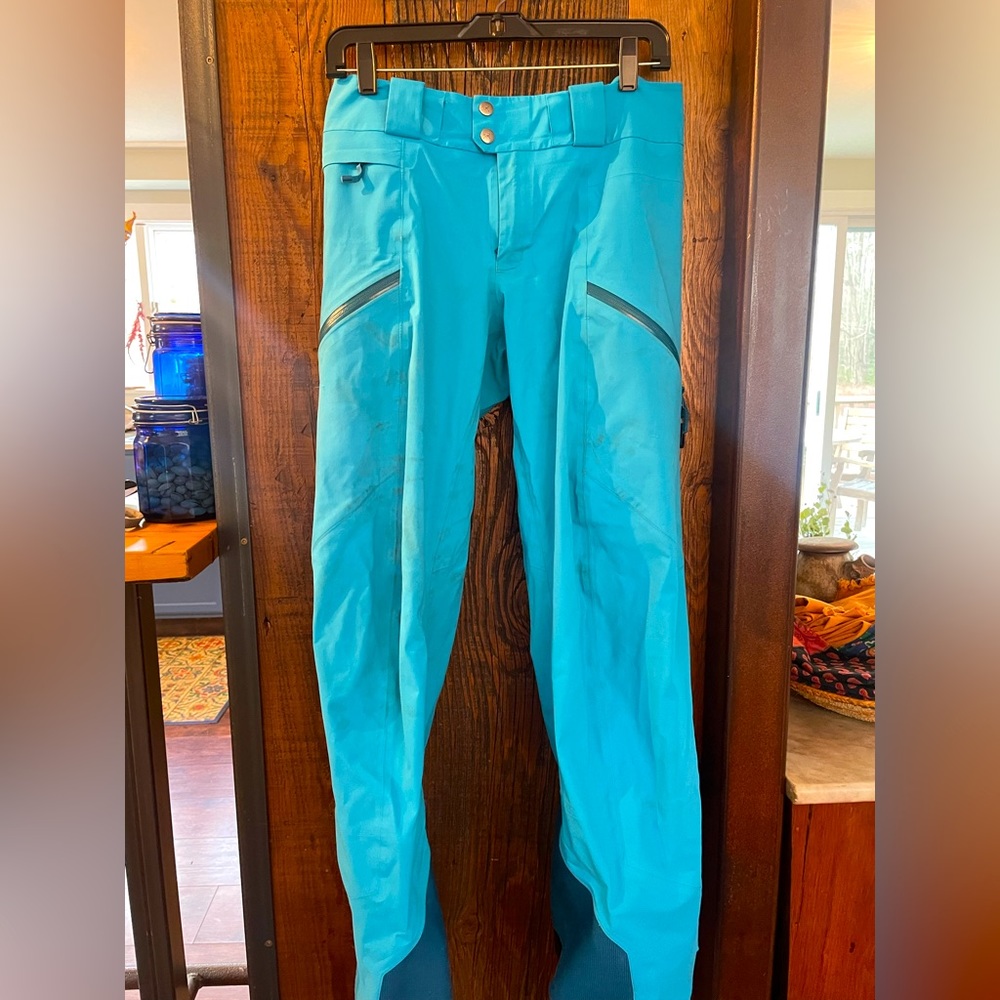 Arcteryx sentinel ski pant. Medium